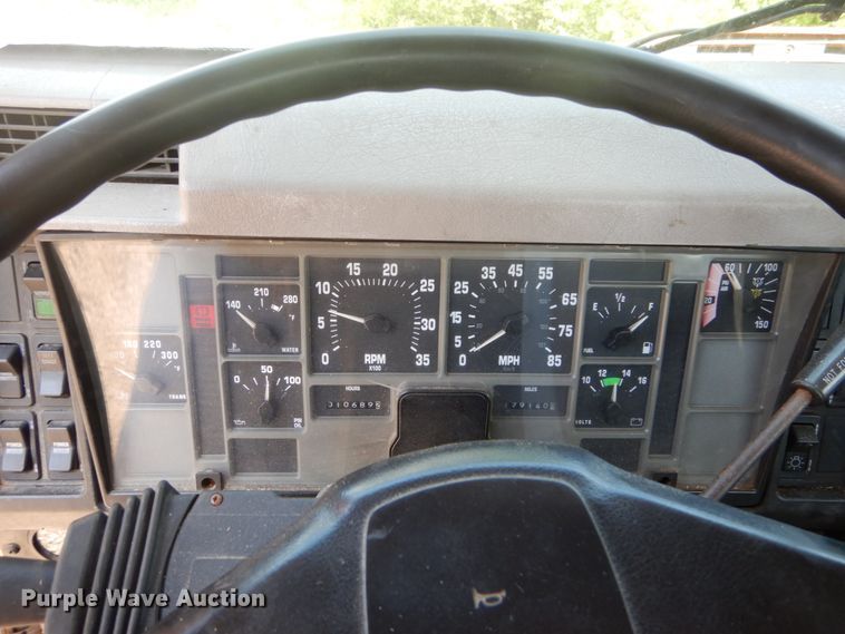 image for item GB9995 2002 International 2554  truck cab and chassis