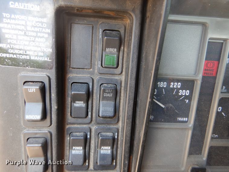 image for item GB9995 2002 International 2554  truck cab and chassis