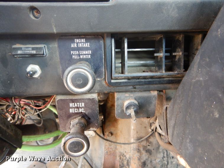 image for item GB9995 2002 International 2554  truck cab and chassis