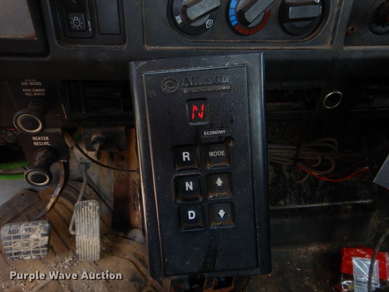 image for item GB9995 2002 International 2554  truck cab and chassis