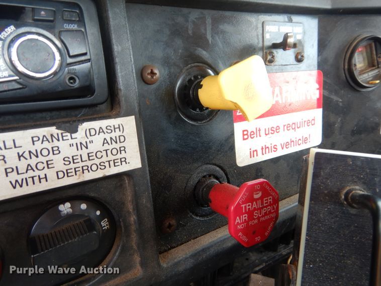 image for item GB9995 2002 International 2554  truck cab and chassis