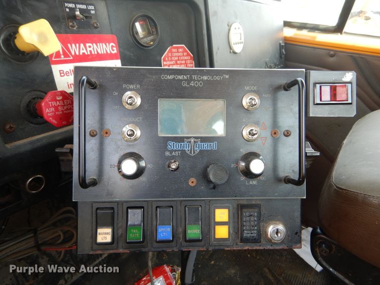 image for item GB9995 2002 International 2554  truck cab and chassis