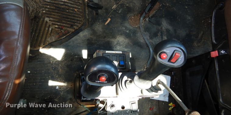 image for item GB9995 2002 International 2554  truck cab and chassis