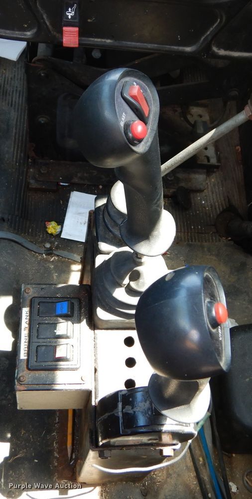 image for item GB9995 2002 International 2554  truck cab and chassis