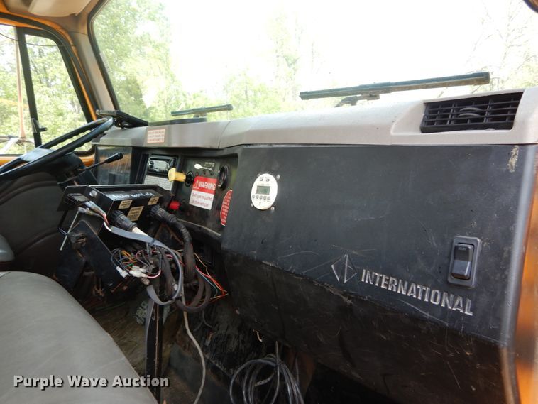 image for item GB9995 2002 International 2554  truck cab and chassis