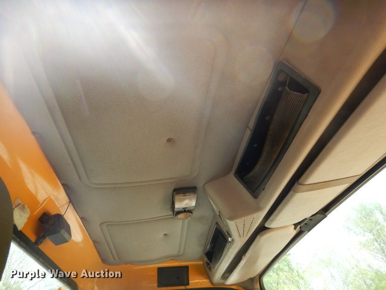 image for item GB9995 2002 International 2554  truck cab and chassis