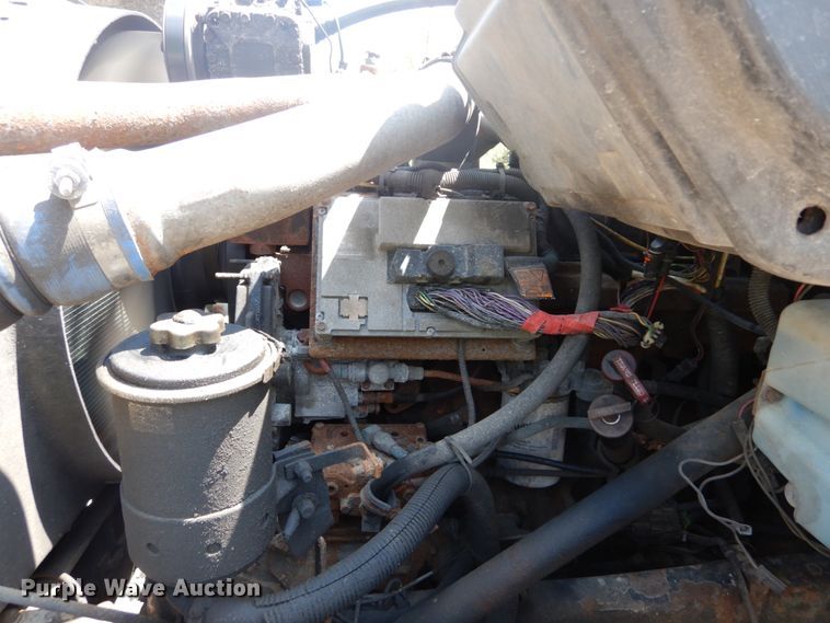 image for item GB9995 2002 International 2554  truck cab and chassis