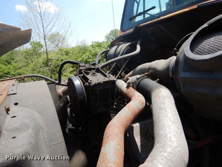 image for item GB9995 2002 International 2554  truck cab and chassis