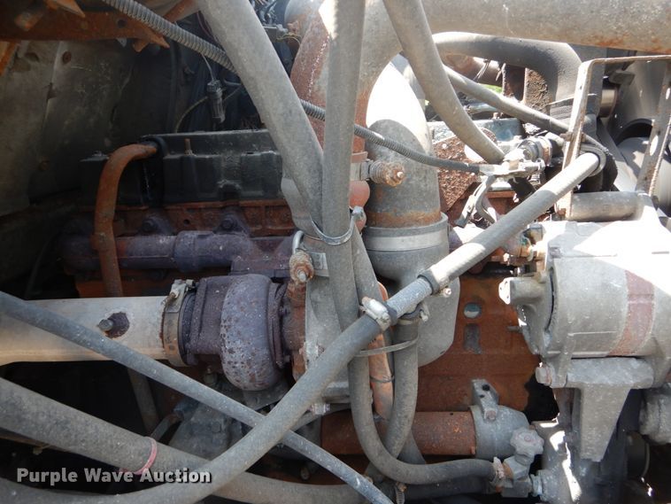 image for item GB9995 2002 International 2554  truck cab and chassis