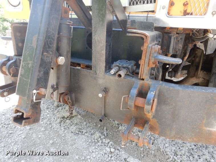 image for item GB9995 2002 International 2554  truck cab and chassis