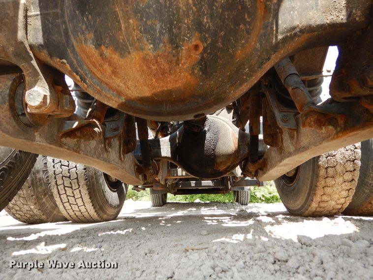 image for item GB9995 2002 International 2554  truck cab and chassis