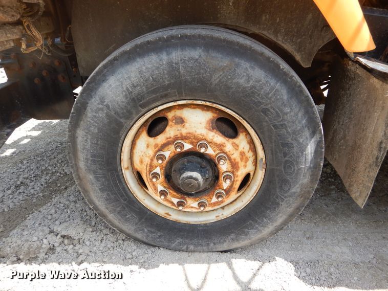 image for item GB9995 2002 International 2554  truck cab and chassis