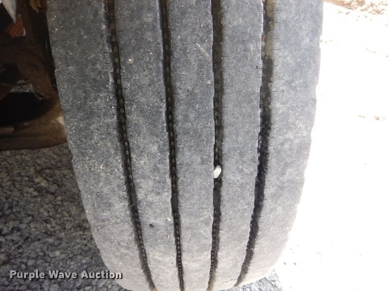 image for item GB9995 2002 International 2554  truck cab and chassis