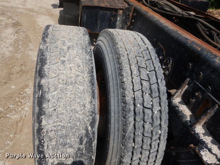 image for item GB9995 2002 International 2554  truck cab and chassis