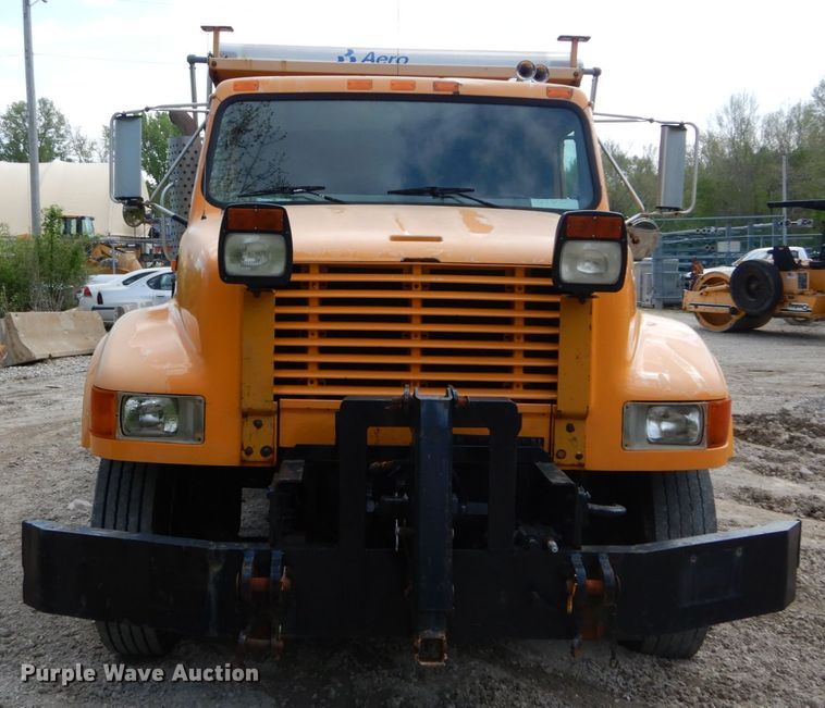 image for item GB9997 2000 International 4900  dump truck