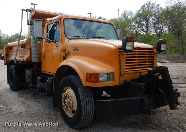 image for item GB9997 2000 International 4900  dump truck
