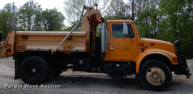 image for item GB9997 2000 International 4900  dump truck