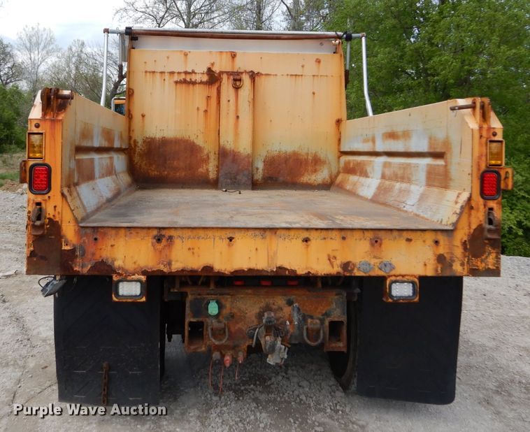 image for item GB9997 2000 International 4900  dump truck
