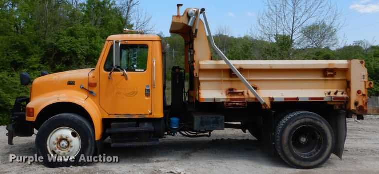 image for item GB9997 2000 International 4900  dump truck