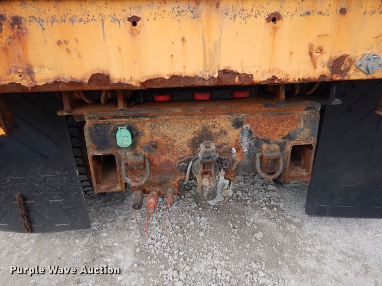 image for item GB9997 2000 International 4900  dump truck