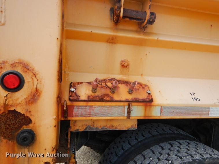 image for item GB9997 2000 International 4900  dump truck