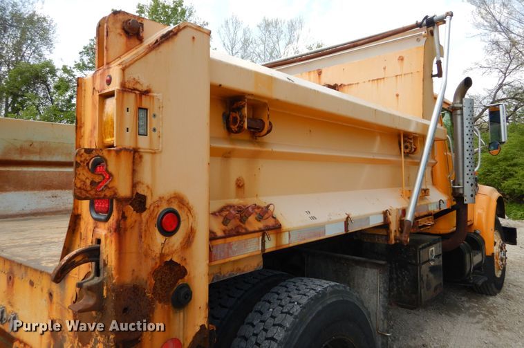 image for item GB9997 2000 International 4900  dump truck