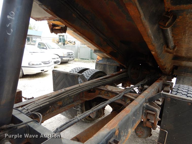 image for item GB9997 2000 International 4900  dump truck