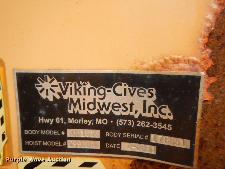 image for item GB9997 2000 International 4900  dump truck