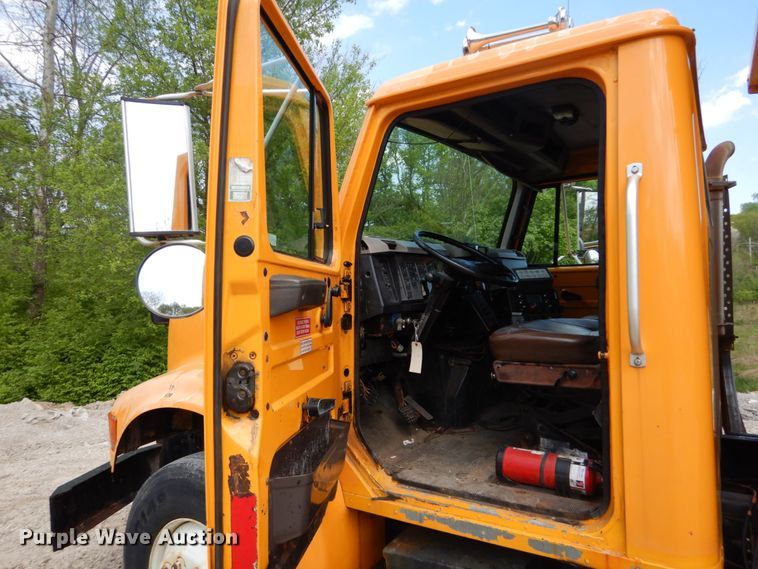 image for item GB9997 2000 International 4900  dump truck