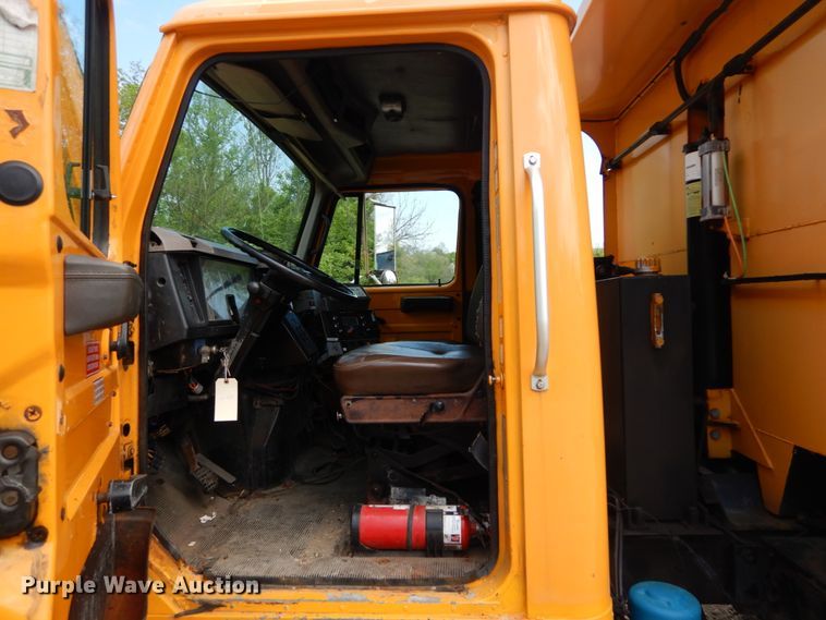 image for item GB9997 2000 International 4900  dump truck