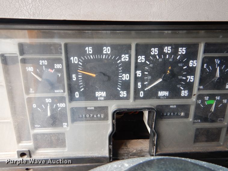 image for item GB9997 2000 International 4900  dump truck