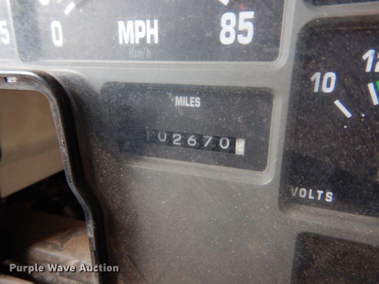 image for item GB9997 2000 International 4900  dump truck