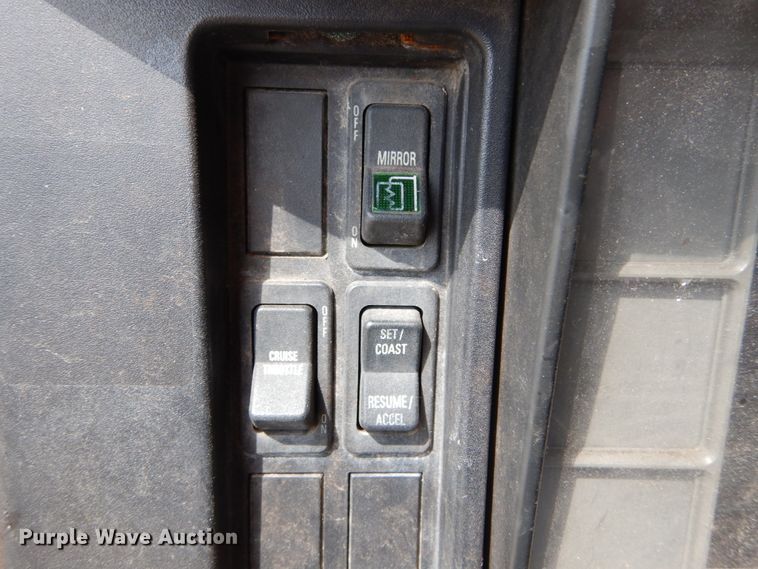 image for item GB9997 2000 International 4900  dump truck