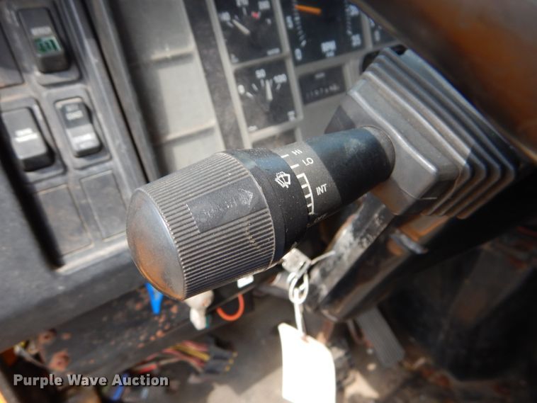 image for item GB9997 2000 International 4900  dump truck