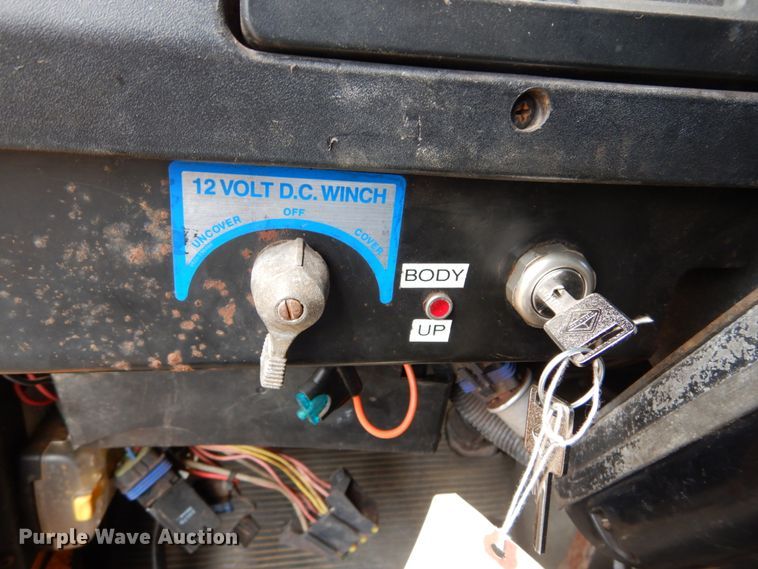 image for item GB9997 2000 International 4900  dump truck