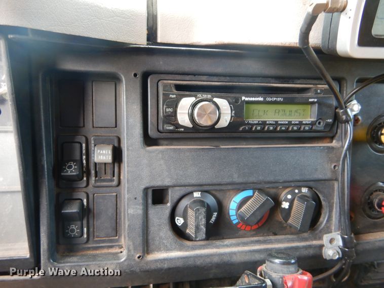 image for item GB9997 2000 International 4900  dump truck