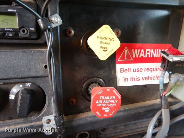 image for item GB9997 2000 International 4900  dump truck