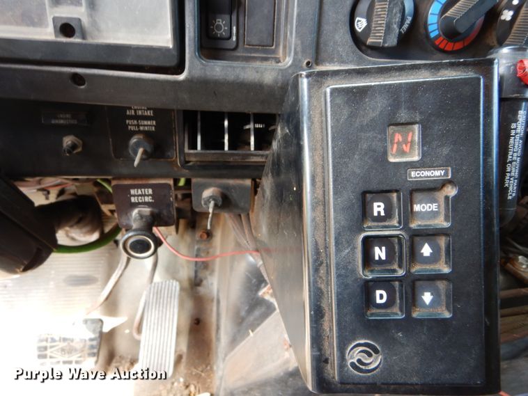 image for item GB9997 2000 International 4900  dump truck