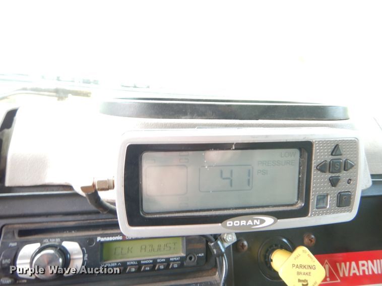 image for item GB9997 2000 International 4900  dump truck