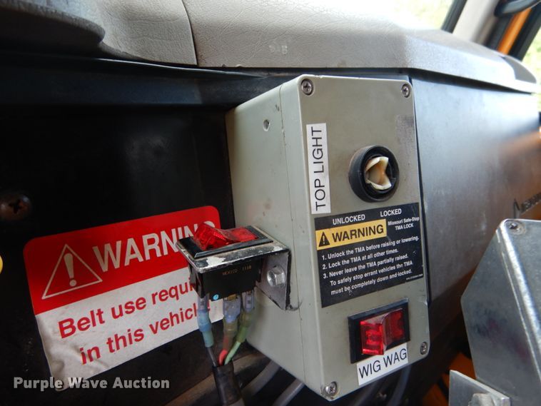 image for item GB9997 2000 International 4900  dump truck