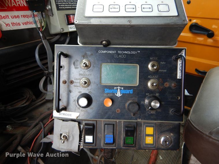 image for item GB9997 2000 International 4900  dump truck