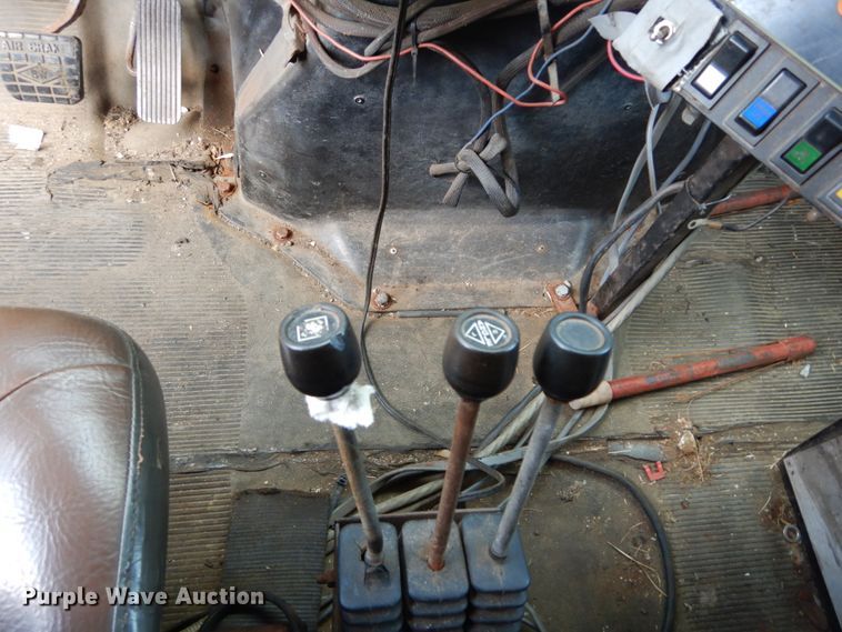 image for item GB9997 2000 International 4900  dump truck