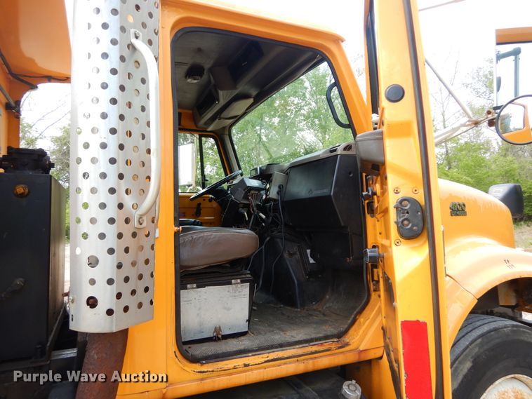 image for item GB9997 2000 International 4900  dump truck