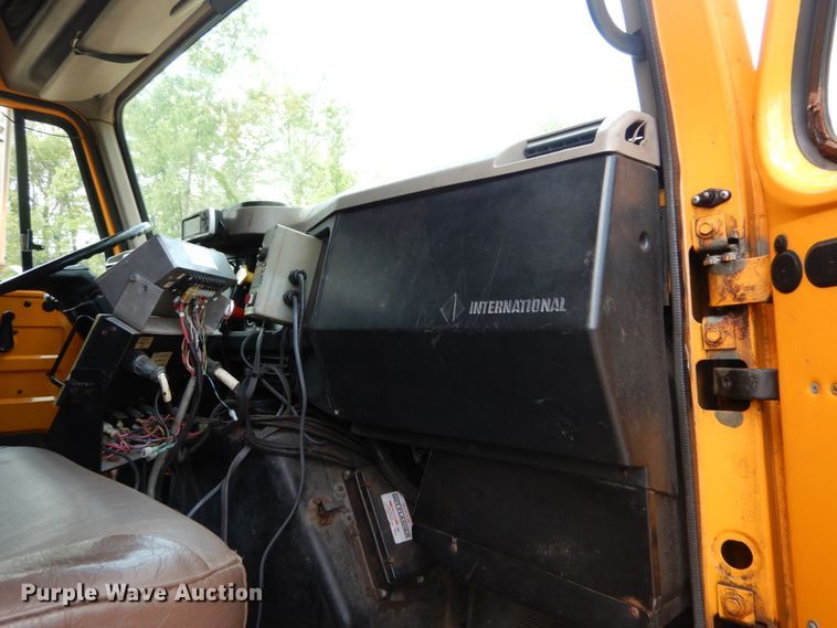 image for item GB9997 2000 International 4900  dump truck