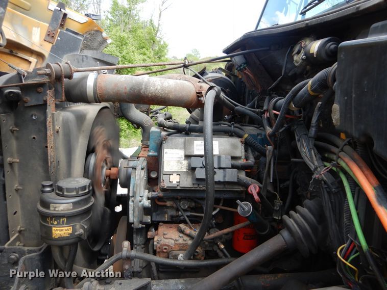 image for item GB9997 2000 International 4900  dump truck