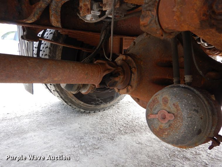 image for item GB9997 2000 International 4900  dump truck