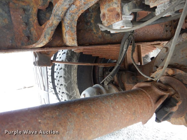 image for item GB9997 2000 International 4900  dump truck