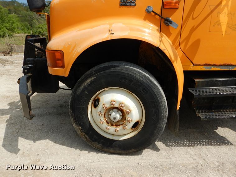 image for item GB9997 2000 International 4900  dump truck