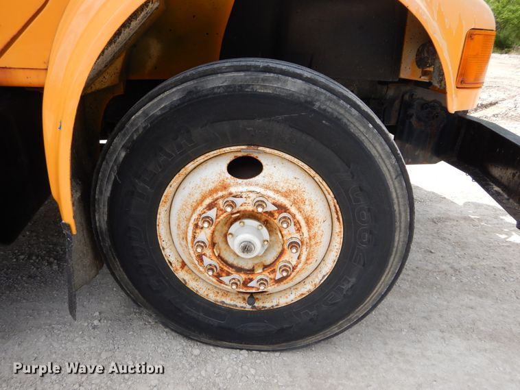 image for item GB9997 2000 International 4900  dump truck