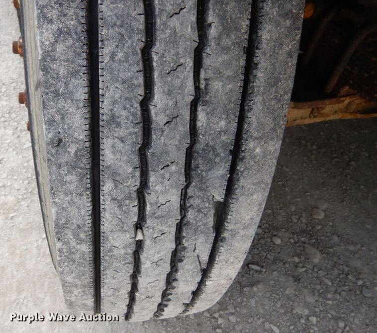 image for item GB9997 2000 International 4900  dump truck